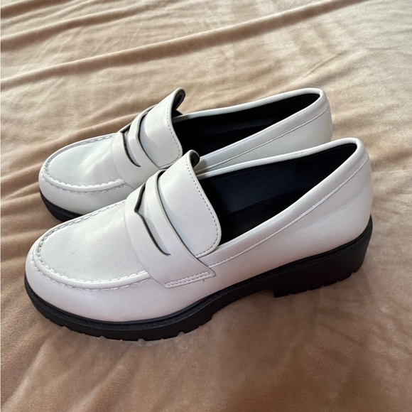 Soda White Women’s Loafers Size 8 New - Picture 2 of 4